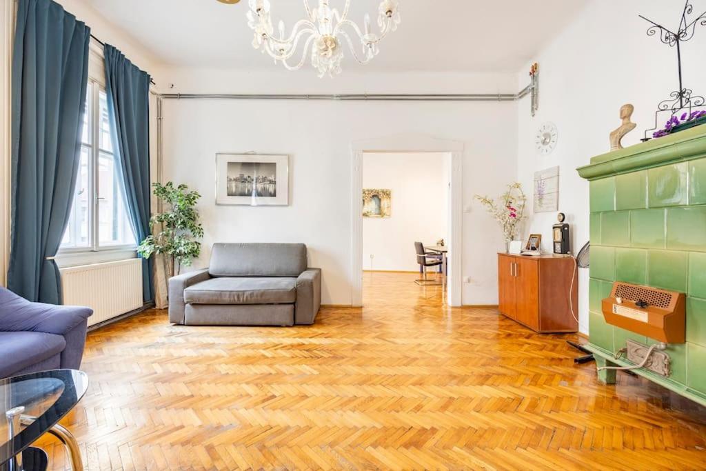 The Gem Apartment Budapest Exteriör bild